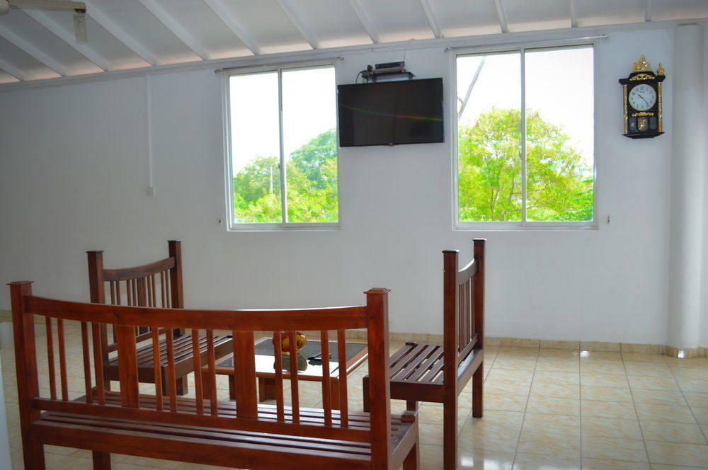 Hotel Empryean Katunayaka Extérieur photo