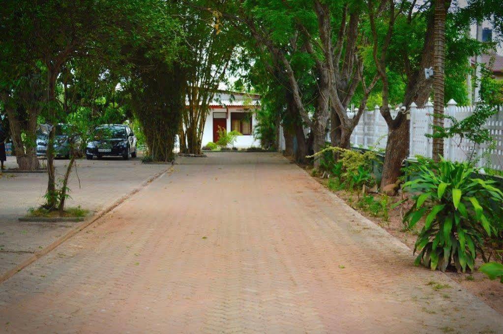 Hotel Empryean Katunayaka Extérieur photo