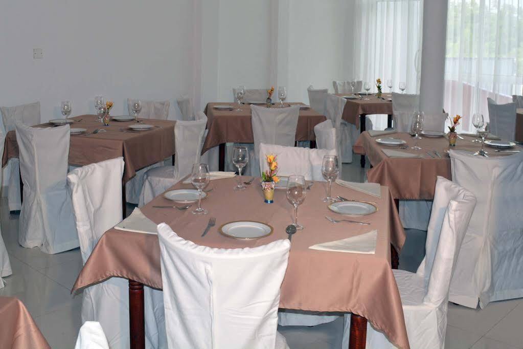 Hotel Empryean Katunayaka Extérieur photo