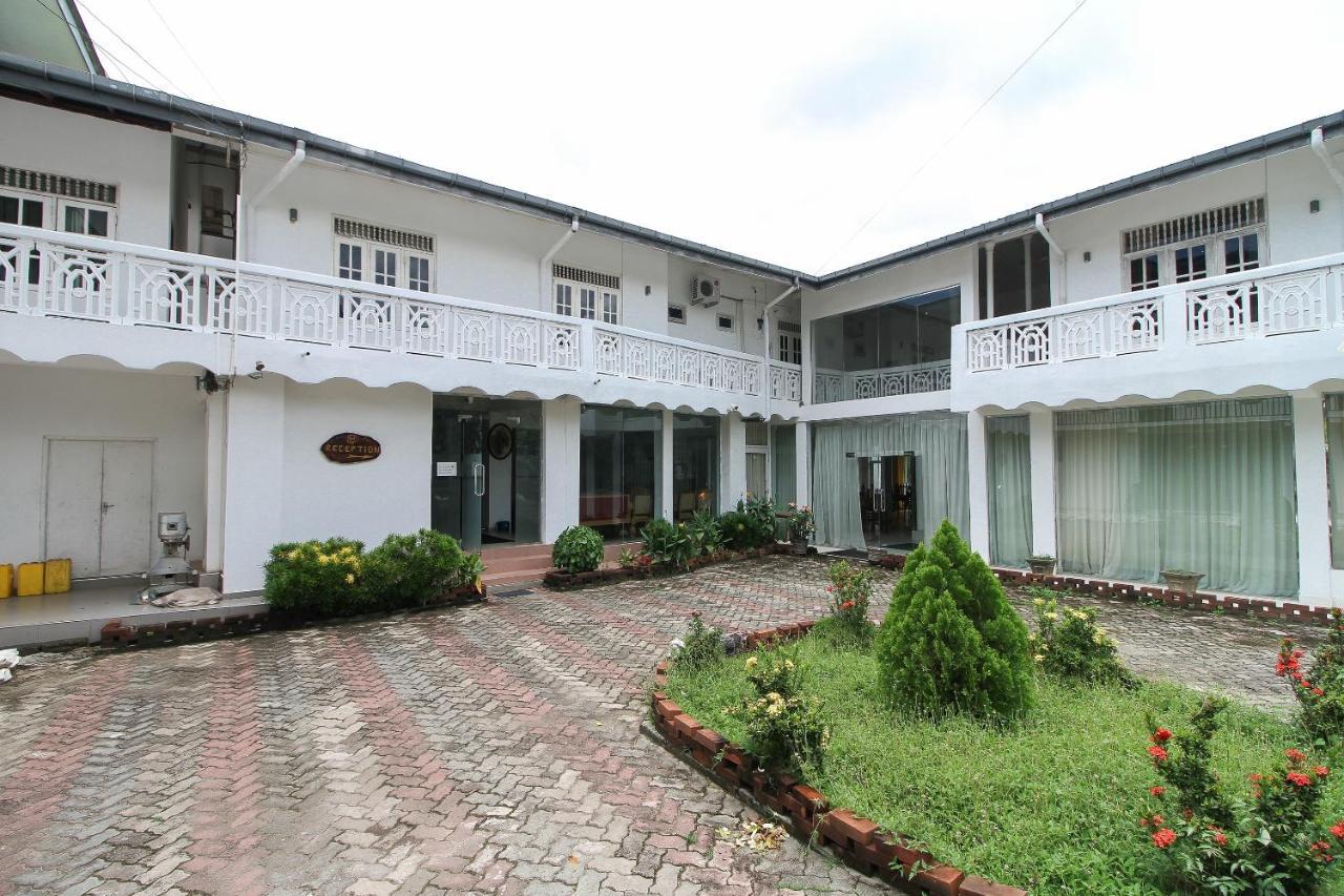Hotel Empryean Katunayaka Extérieur photo