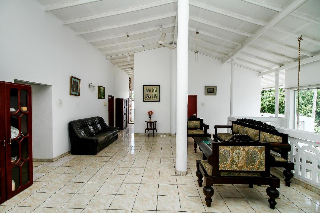 Hotel Empryean Katunayaka Extérieur photo