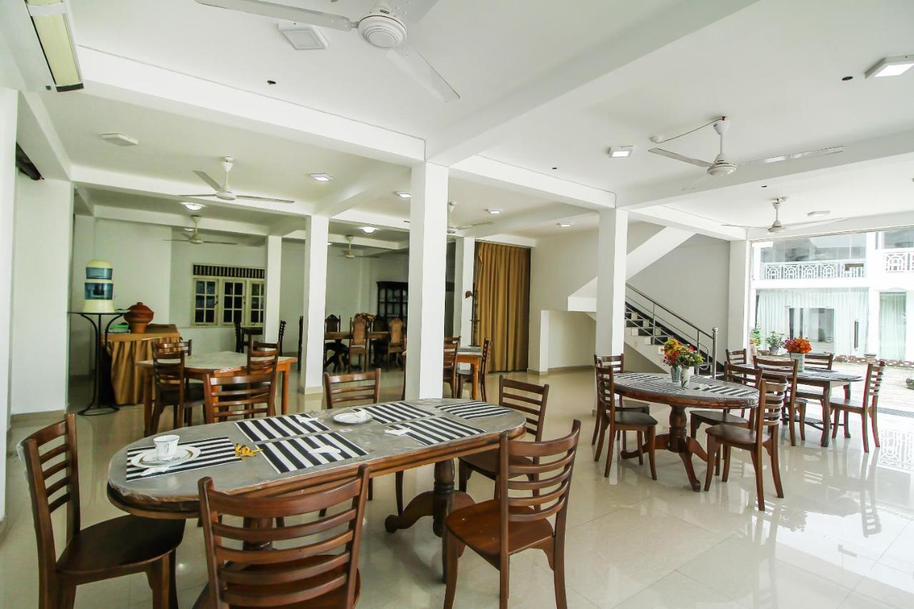 Hotel Empryean Katunayaka Extérieur photo