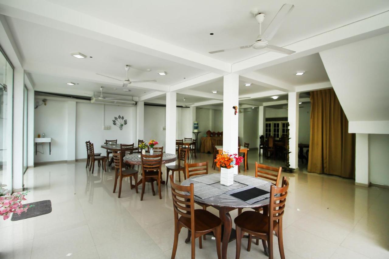 Hotel Empryean Katunayaka Extérieur photo