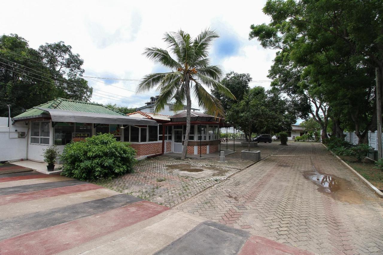 Hotel Empryean Katunayaka Extérieur photo