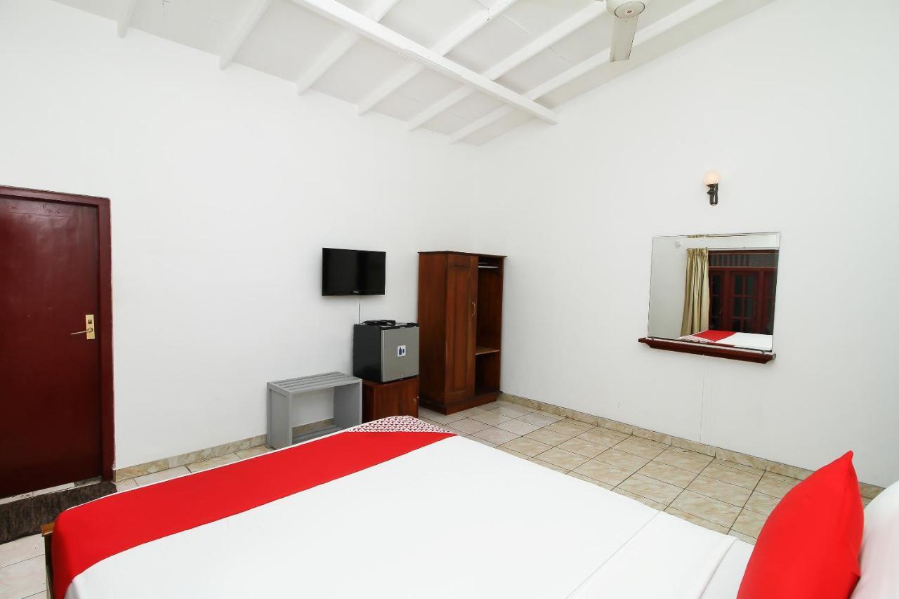 Hotel Empryean Katunayaka Extérieur photo